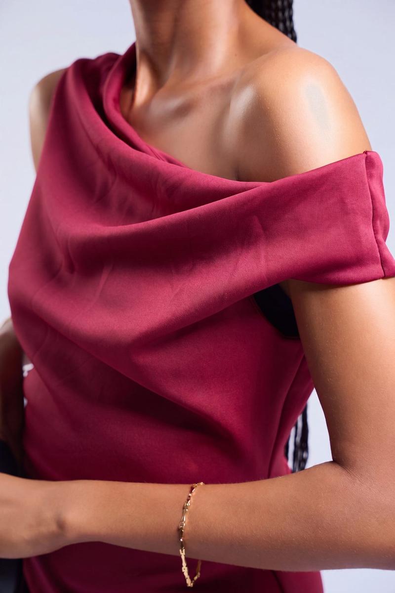 Asos - Robe satinée épaules nues